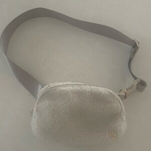 lululemon athletica Sherpa Crossbody Belt Bag in Light Gray
